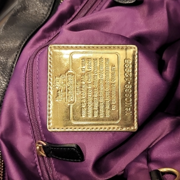 Coach black shoulder bag with purple interior K0869 - Picture 2 of 3